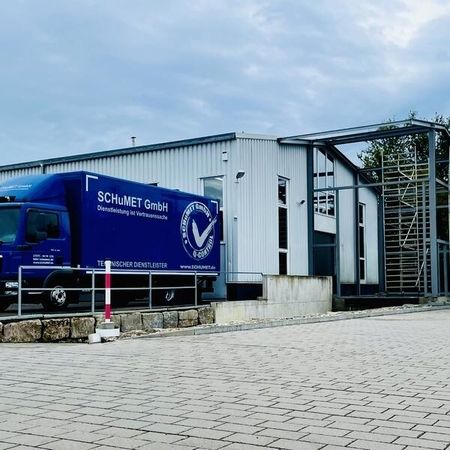 Enlargement of the SCHuMET company building